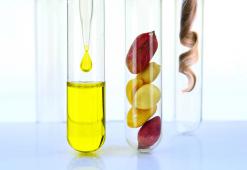 Парабени, силікони, SLS і все інше. Як вони шкодять волоссю і як їх уникнути?